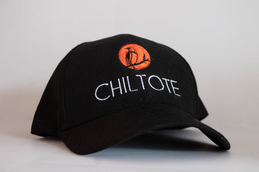 Gorra oficial Café chiltote color negro, accesorio para amantes del café de especialidad.