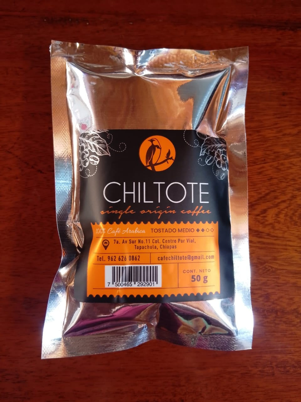Sobrecito de 50g de café molido de Chiapas. Imagen con fondo marrón La medida exacta para tu cafetera con la frescura de Café chiltote. ¡Llévalo a la oficina o de viaje! Con etiqueta café chiltote